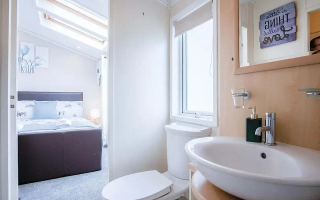 2 Manor Lodge - 2 Bedroom Lodge - Pendine