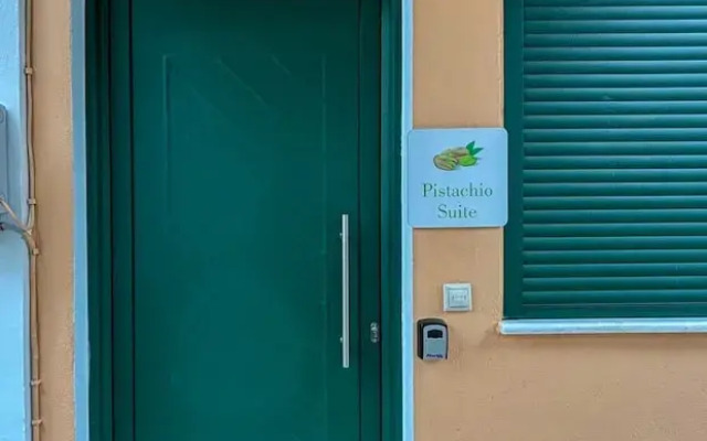 Pistachio Suite - Town Centre