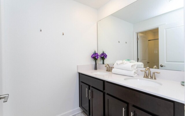 Adorable new Townhouse Near Disney