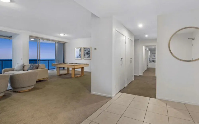 Level 45 Luxury Sub-Penthouse in Surfers