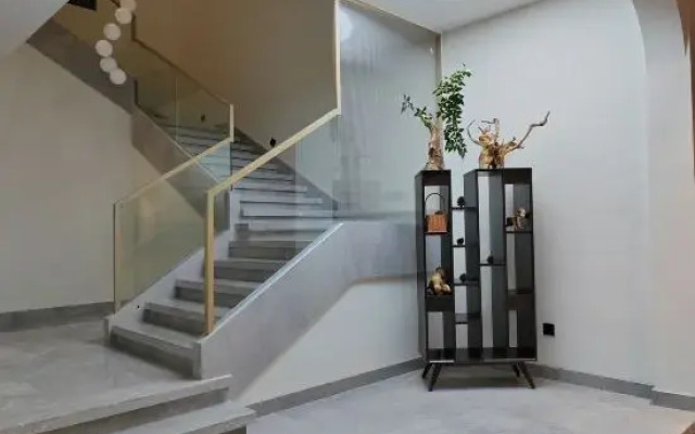 Mountain and Courtyard Homestay