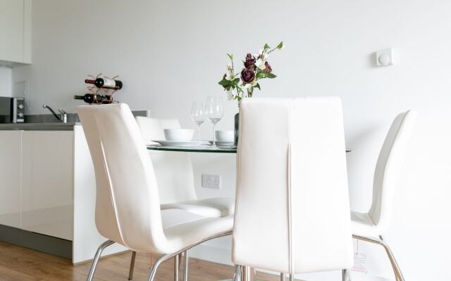 Skyvillion Tower Points - Tower Point Lovely apartment in Enfield London