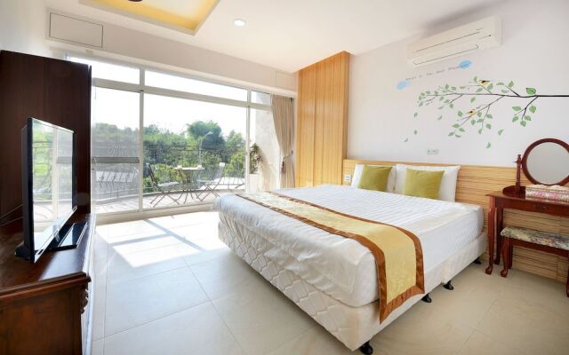 Lunatis Bay Hotel