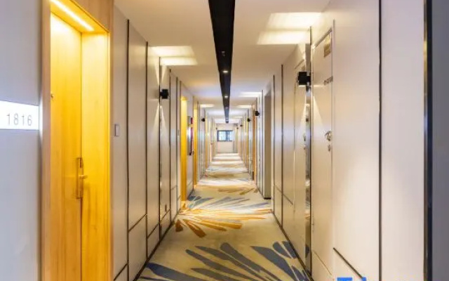 Ozz·nice4·Sealand S Hotel (Chengdu Panda Base Longtansi Metro Station Branch)