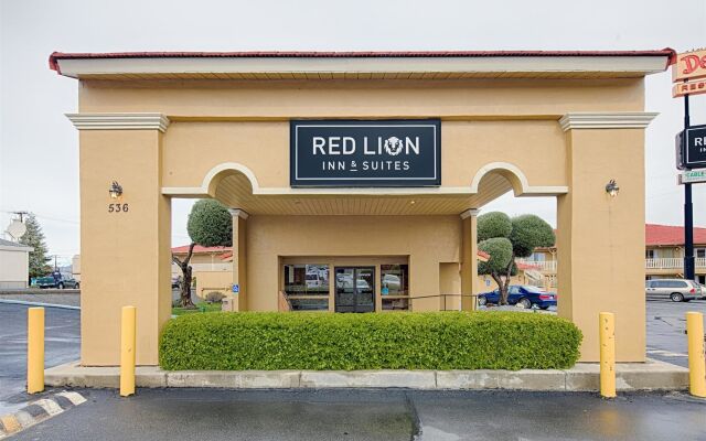 Red Lion Inn & Suites Redding