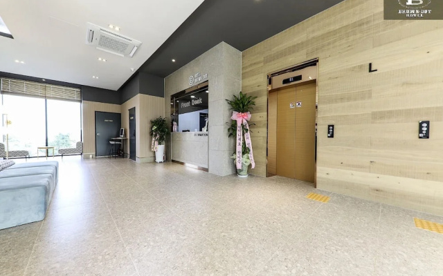 Brown Dot Hotel Jungja Beach