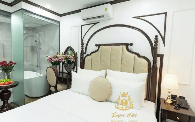 Royal Hotel Me Tri Ha