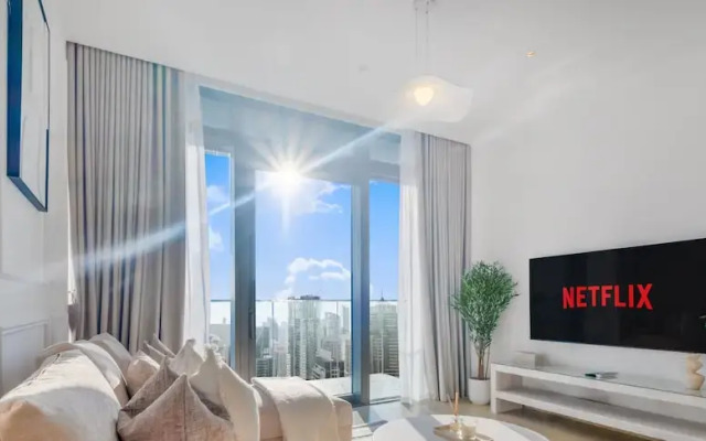 LUX The Marina Gate Sea View Suite 2
