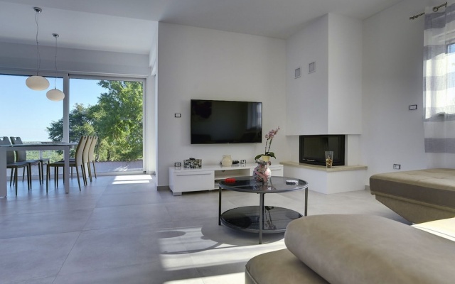 Villa in Peroj With Pool Near Barbariga Beach