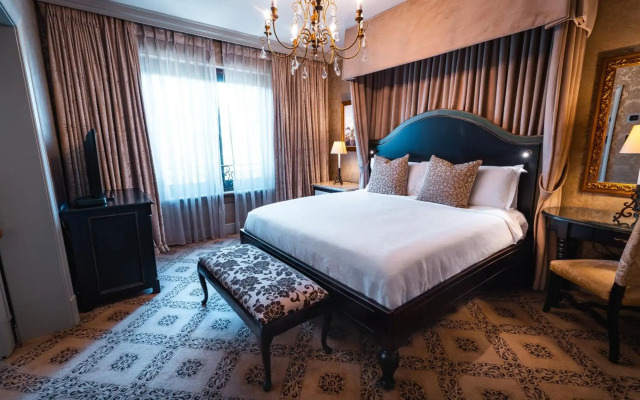 Palazzo Hotel