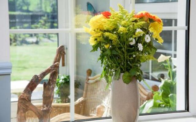 The Rose Garden Bed & Breakfast And Cafe