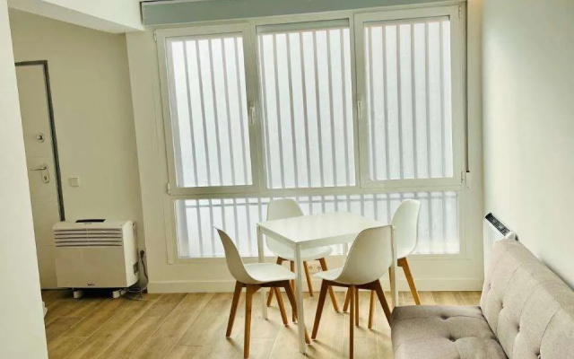 Bernabeu/ C.Universitaria Apartments
