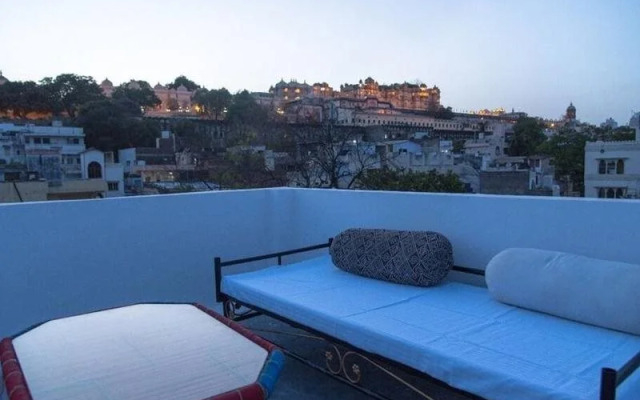 Strangers Hideaway Hostel