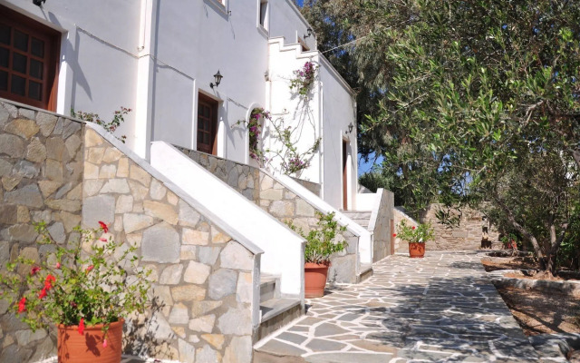 Michalis Apartments near the beaches with sea view