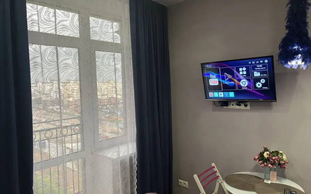 Хэппи Пипл на ул. Галины Вишневской, д. 5