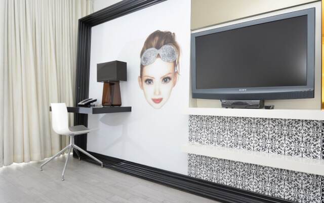 Miami World Rental - Mondrian 401