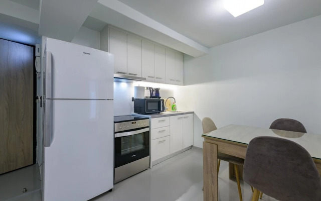 Lovely underground nest with prv terrace