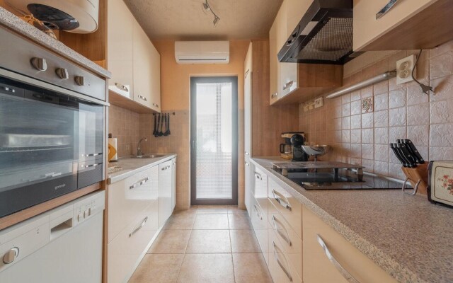 Awesome Home in Vrsi With 2 Bedrooms and Wifi