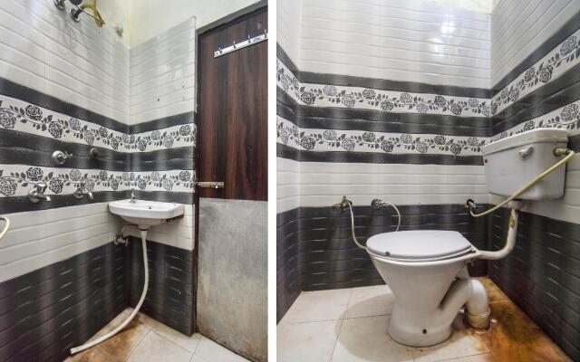 OYO 72141 Hotel Deep Palace