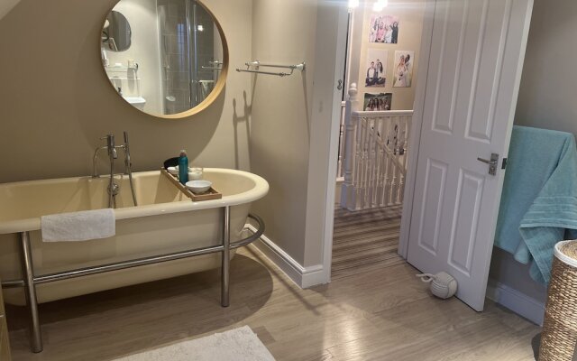 Remarkable 3-bed House in Netley Abbey Southampton
