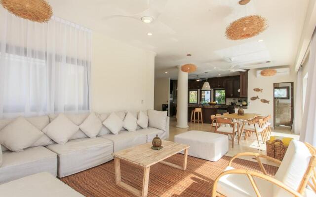 Steps to Best Beach VILLA UNICA 6Bedroom