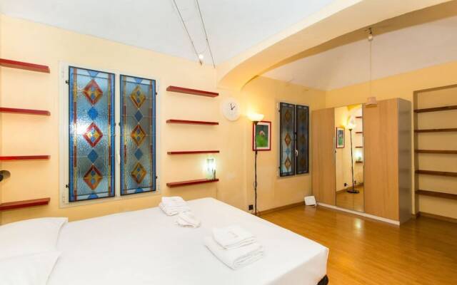 Porta Nuova Central Flat with Balcony