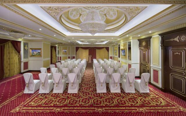 Royal Rose Abu Dhabi, Curio Collection by Hilton