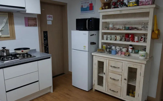 Buzz Guest House - Hostel