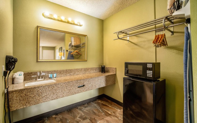 The Buena Park Hotel & Suites