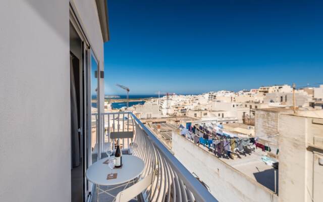 Yellow Pearl Apartments