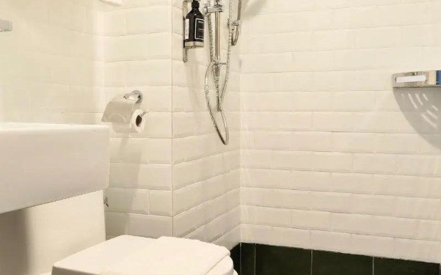 Le Embassy Hotel Georgetown