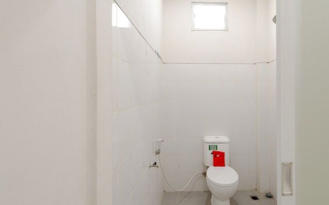 RedDoorz Plus Syariah @ Raya Nginden 2