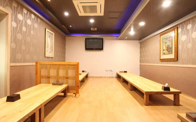 Metropol Tourist Hotel