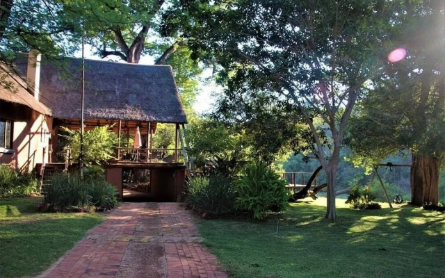 Zenzele River Lodge