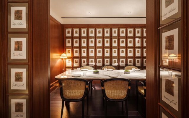 Maxwell Reserve Singapore, Autograph Collection