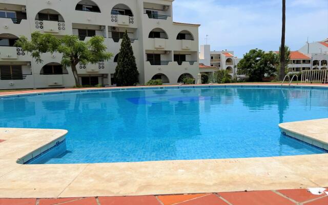 Albufeira Twins 1 With Pool by Homing