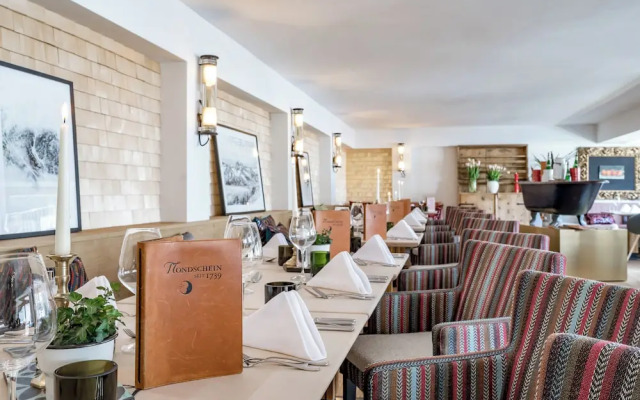 Mondschein Hotel and Chalet