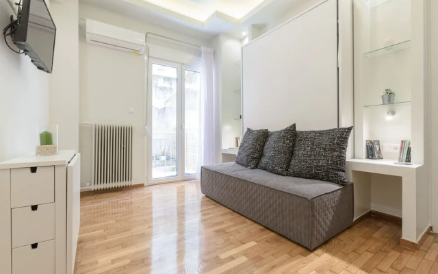Cozy Flat with Terrace & Patio near Lycabettus