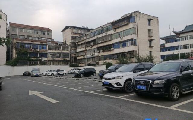 Wudangshan IKEA Hotel (Yuxugong Pedestrian Street)