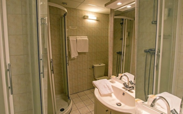 Hôtel et Appartements Les Platanes