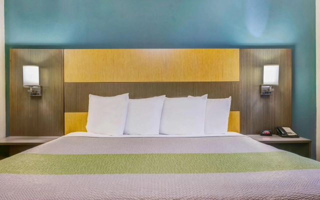 Studio 6 Lenexa, KS - Overland Park