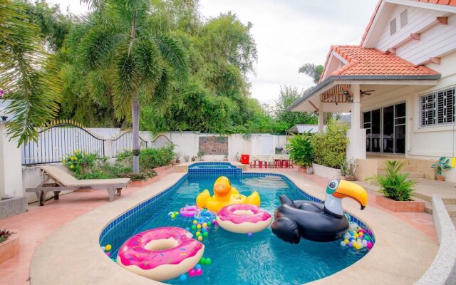 Great Green A Pool Villa