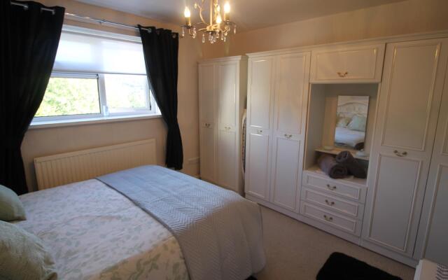 Garth Olwg 2 Bed Apartment by Cardiff Holiday Homes