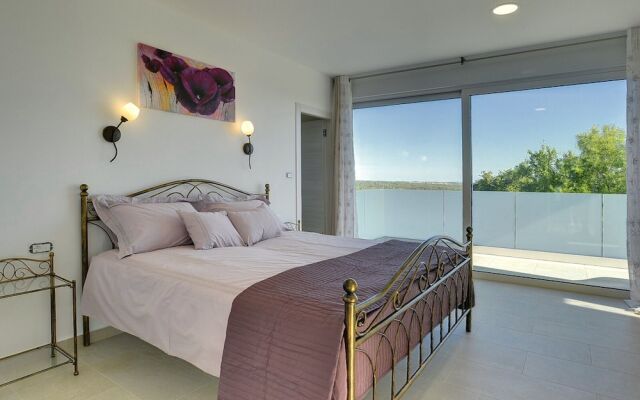 Modern Villa in Peroj With Pool and Parasol