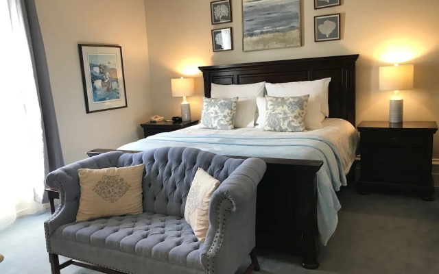 Tattingstone Inn