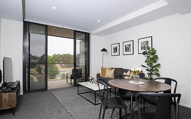 CANBERRA CHIC-hosted by:L'Abode Accommodation