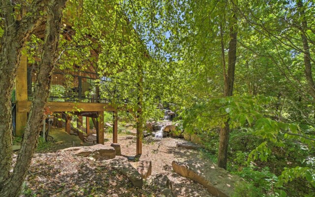 Falling Water Chalet: Near Bike Trails!