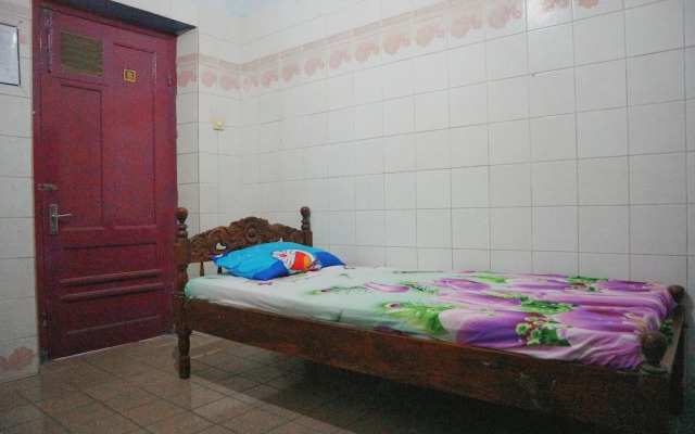 OYO Life 1972 Aman Family Inn Syariah