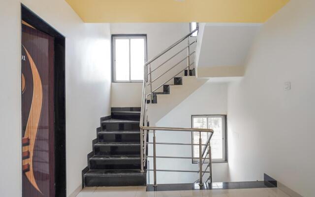 OYO 61337 Hotel Mauli
