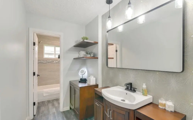 Golf & Get Outside - Family Home in Houston!
